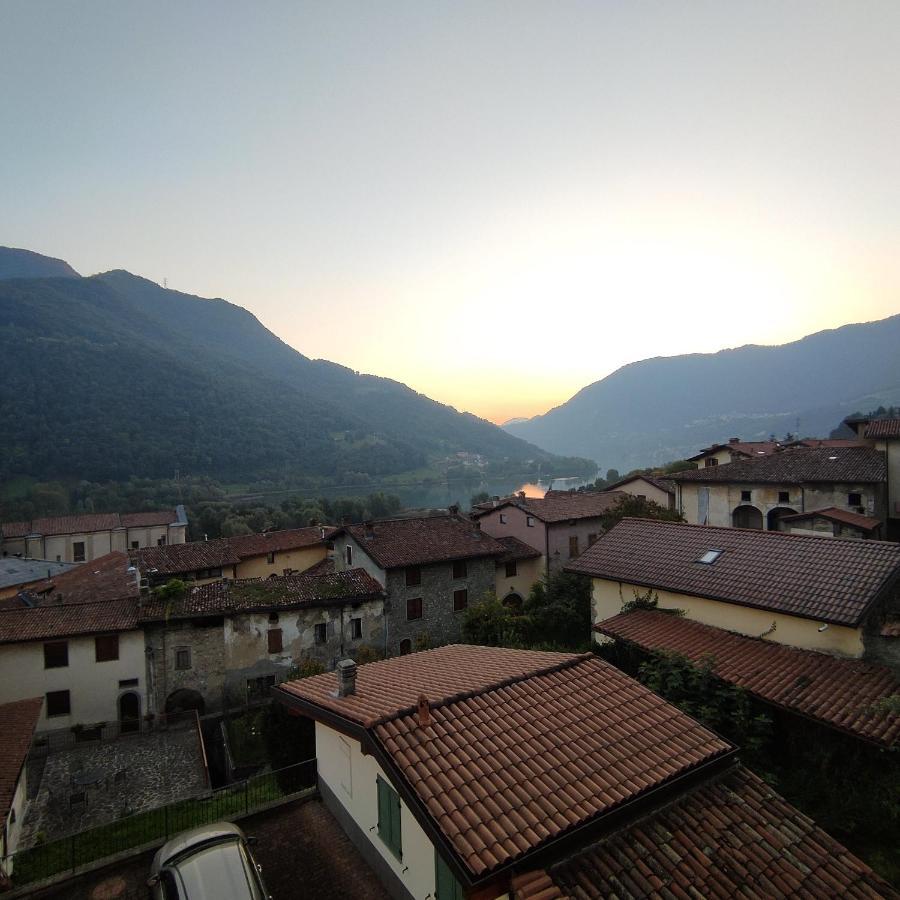 La corte dell'orologio Endine Gaiano Esterno foto