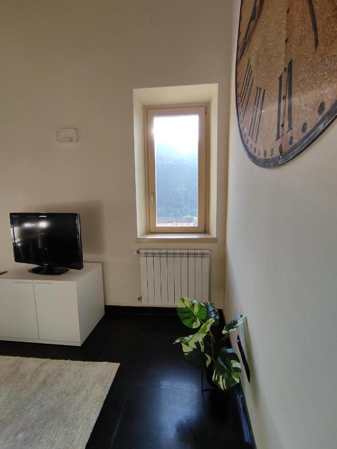 La corte dell'orologio Endine Gaiano Esterno foto