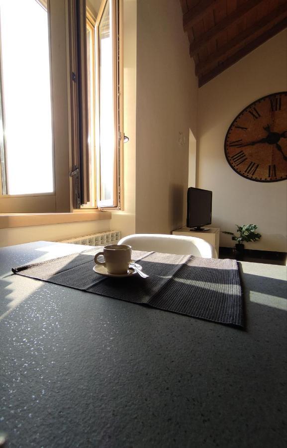 La corte dell'orologio Endine Gaiano Esterno foto