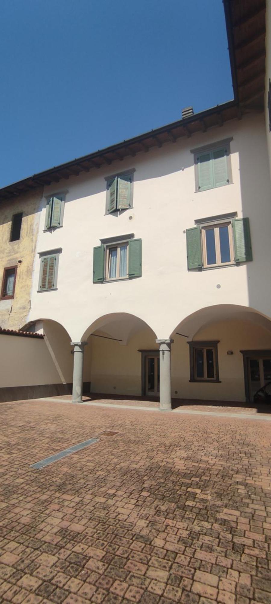 La corte dell'orologio Endine Gaiano Esterno foto