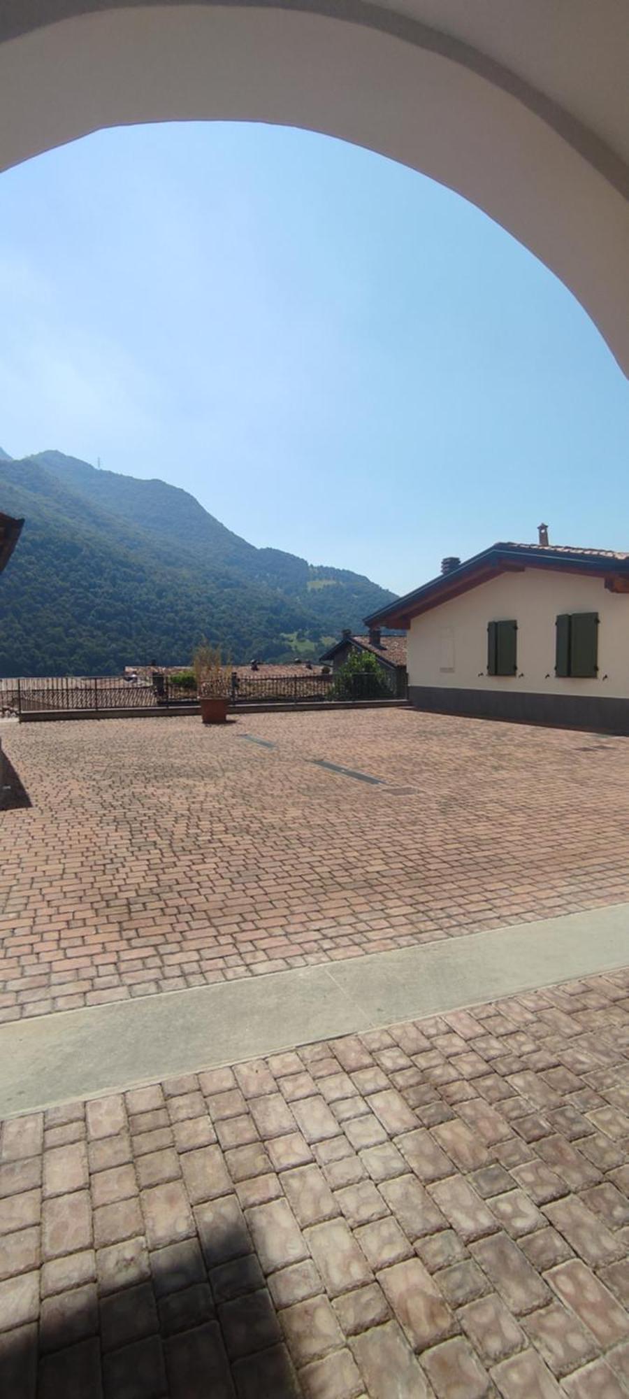 La corte dell'orologio Endine Gaiano Esterno foto
